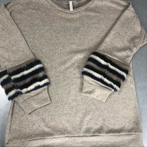 Cool Sweatshirt from Lilypad. SZ L